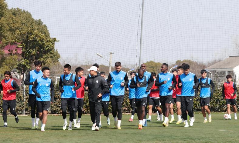 开云登录线上-阿奇姆彭30号！英博30人名单出炉 主力恐无大连土著 前5轮争拿5分