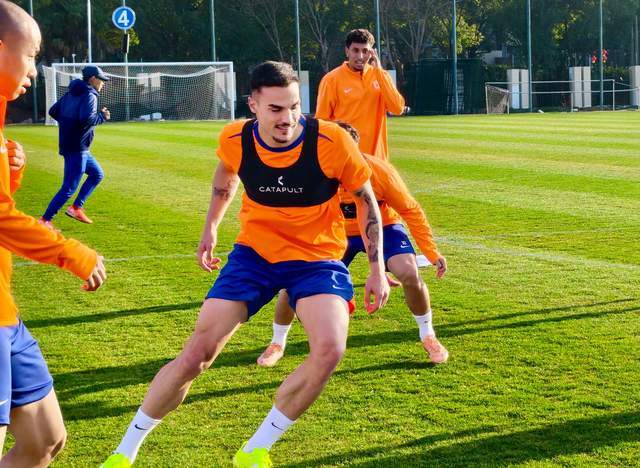 阿尔瓦罗带着彭啸踢，铁人四叉戟冲击 李金羽不会飘 泰山拒绝爆冷