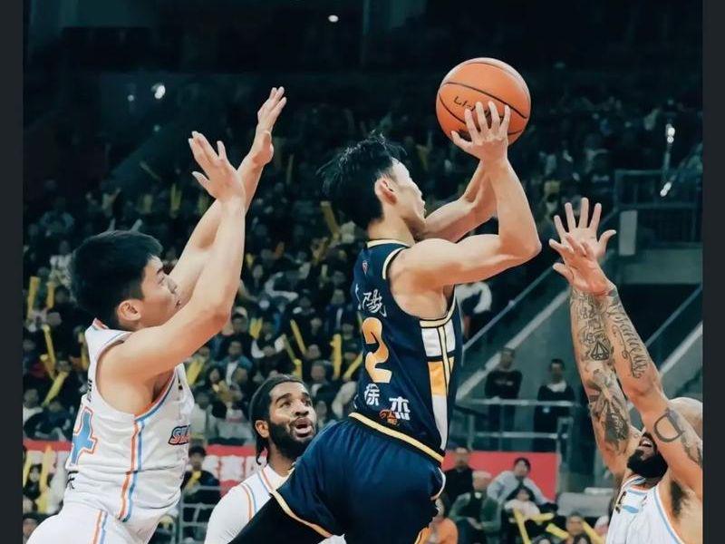 开云体育-广东队康复遭神医术调侃胡徐赛场高光莫将个人荣誉与家国情怀对立